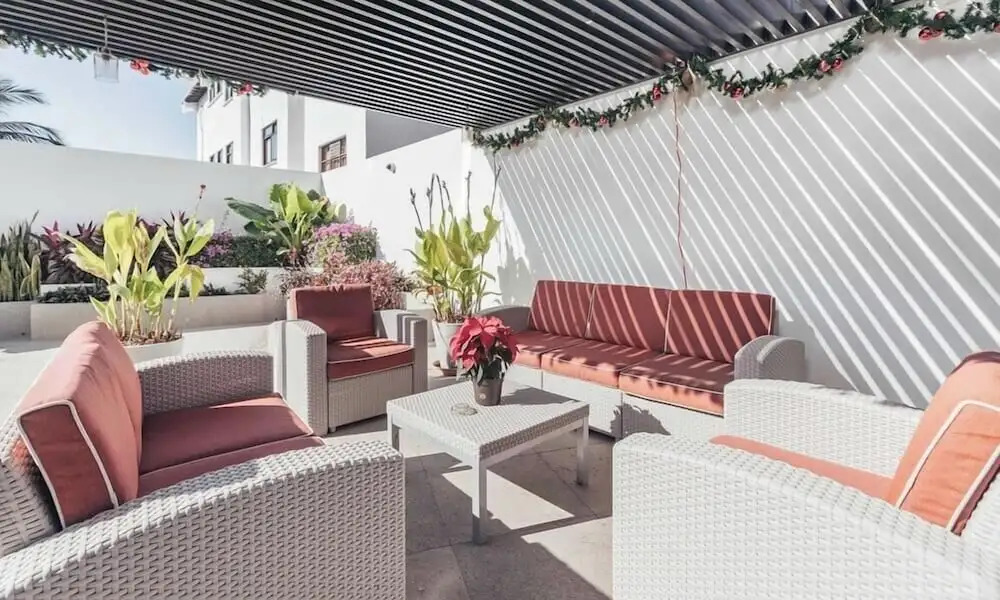 Cozy 2BR House 2 min to the Beach - Pool - Terrace