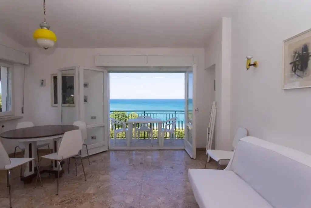 N130 - Numana, bilocale vista mare a 200mt dalla spiaggia
