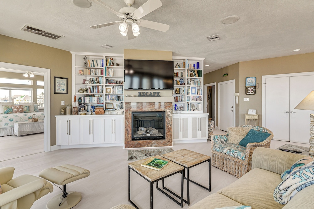 Steps to Sand: Spacious Crystal Beach Home w/ View