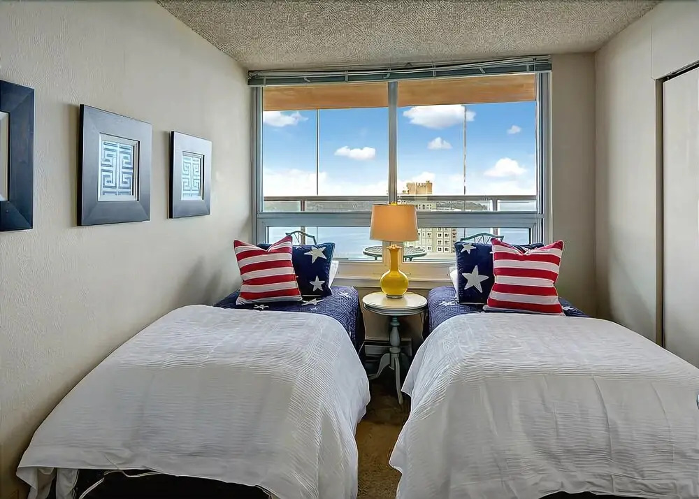 Centennial Tower Bay View Penthouse - Three Bedroom Apartment with Fir