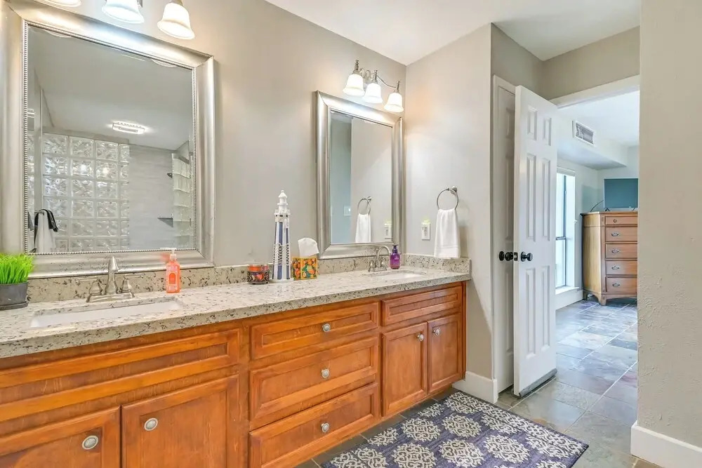 Renovated Lake Conroe Home: Boat Slip & Deck