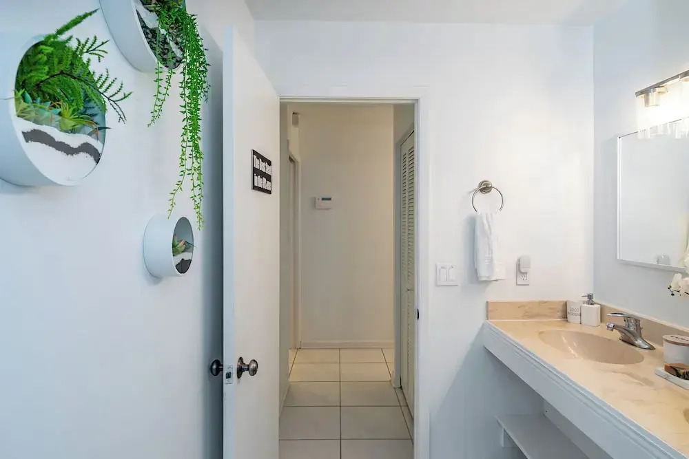 Fox Island Heated Spa - Downtown & Beach