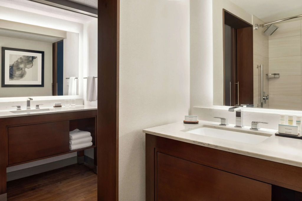 Embassy Suites by Hilton Indianapolis Downtown