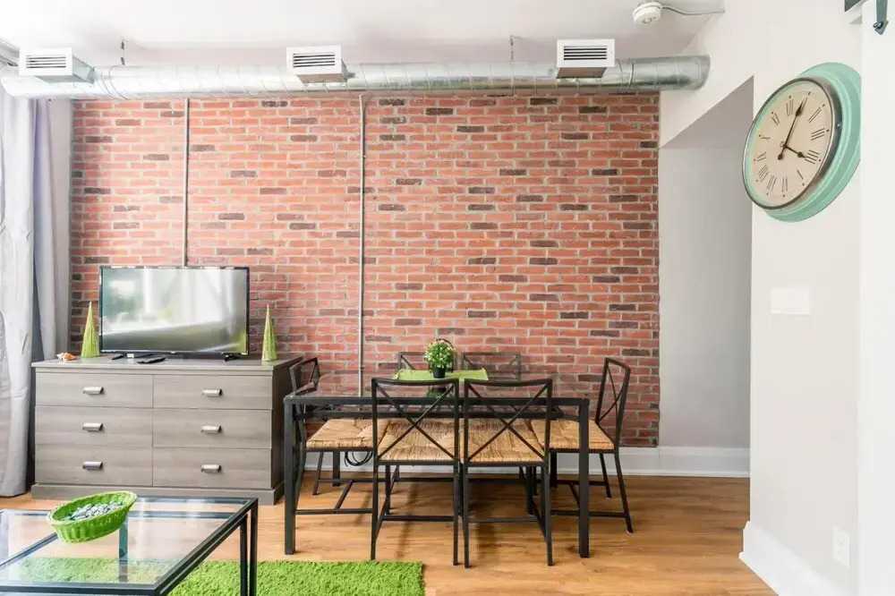 Stylish 2Br Apartment in the Heart of Hamilton 3