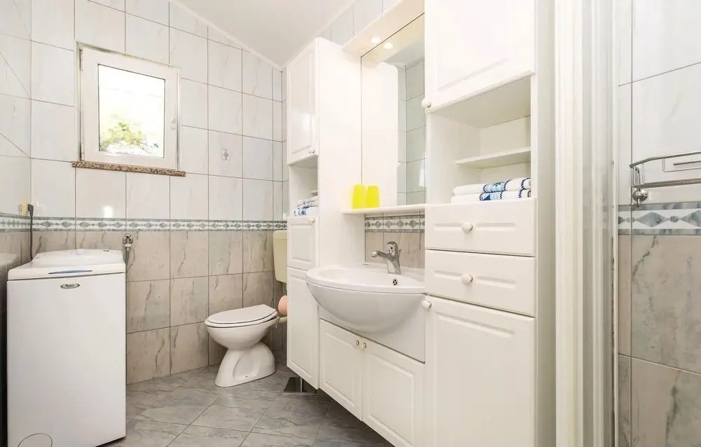 Awesome Home in Supetarska Draga with Hot Tub, WiFi & 2 Bedrooms