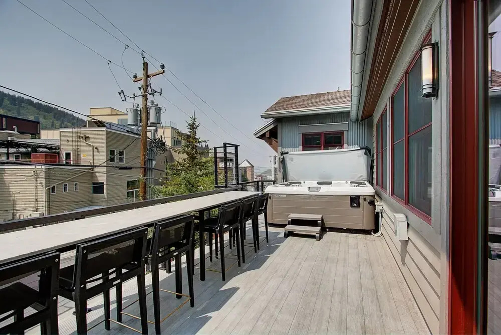 Modern 5bdr Right off Main Street w/ Hot Tub Main Street Escape by Avantstay