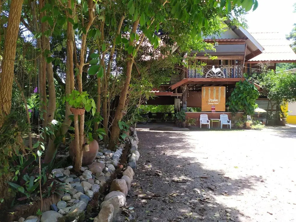 Baan Din Camp and Art Suanphueng