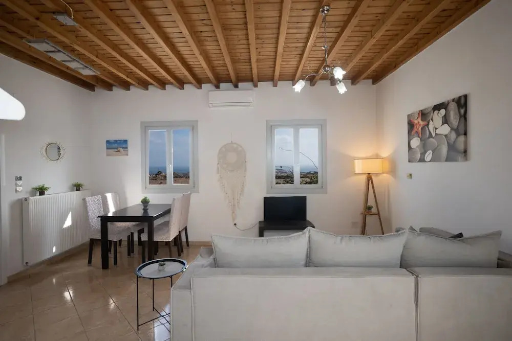 1 Bd Emerald Apt w Sparkling Shared Pool