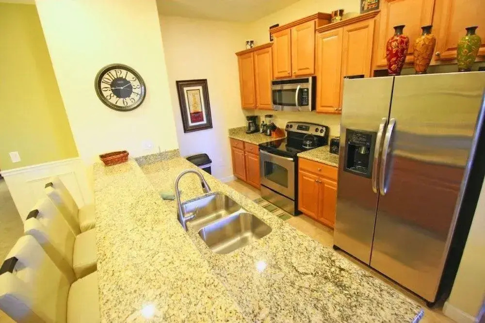 5 Bedrooms townhouse by RedAwning