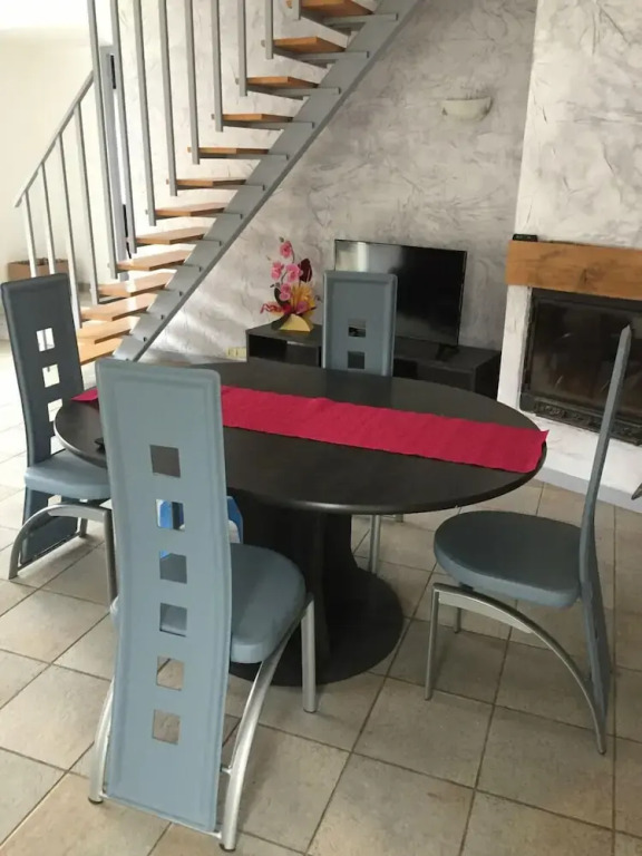 Au Pied De La Roche