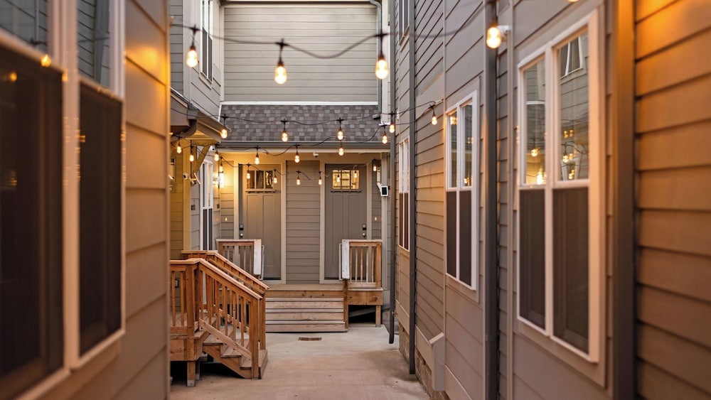 Hart Suite Buyout 6 by AvantStay Two Nashville Town Houses w Stunning Amenities Design