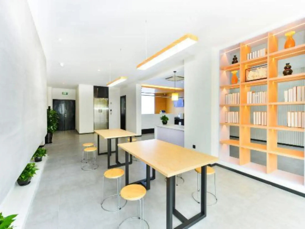 Changee Hotel (Shanghai Caolu Minlei Road Subway Station Shangchuan Road)