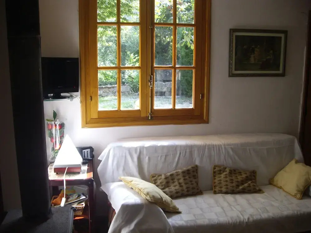 La Casita con jardín frente a la cascada