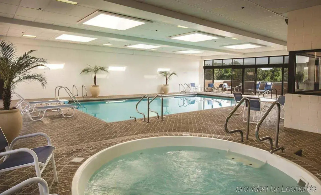 DoubleTree by Hilton Chicago - Oak Brook