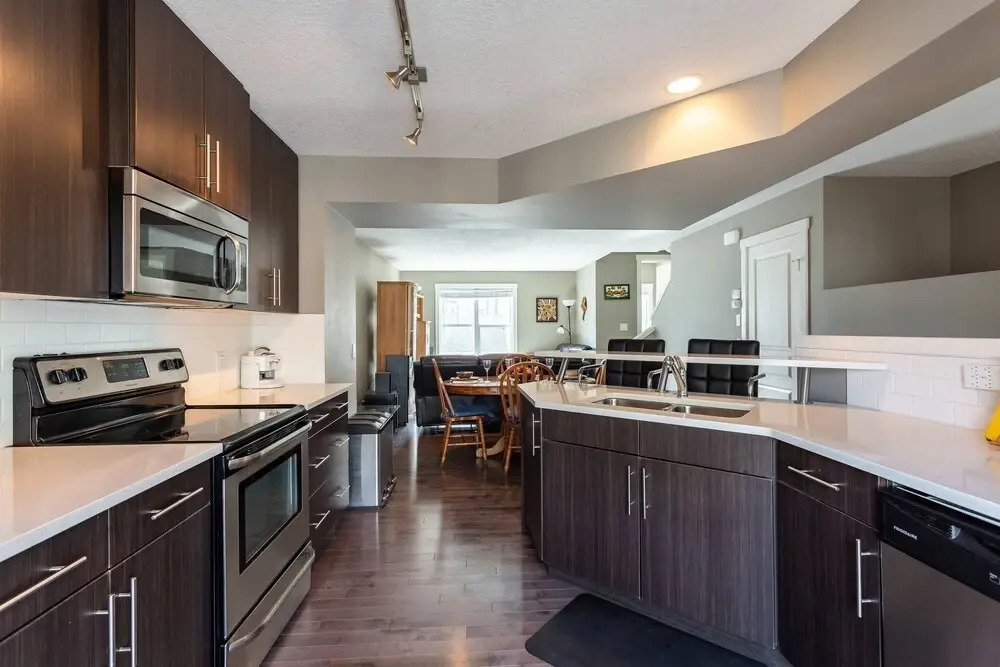 Upscale Townhome,banff,spruce Meadows ,pets