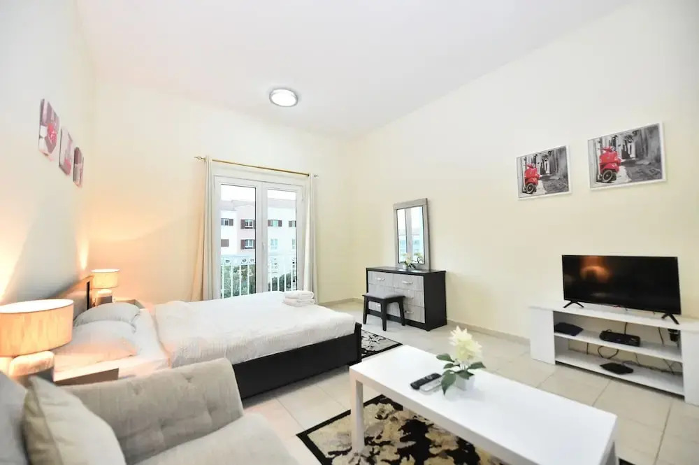 KEN - Spectacular Furnished Studio