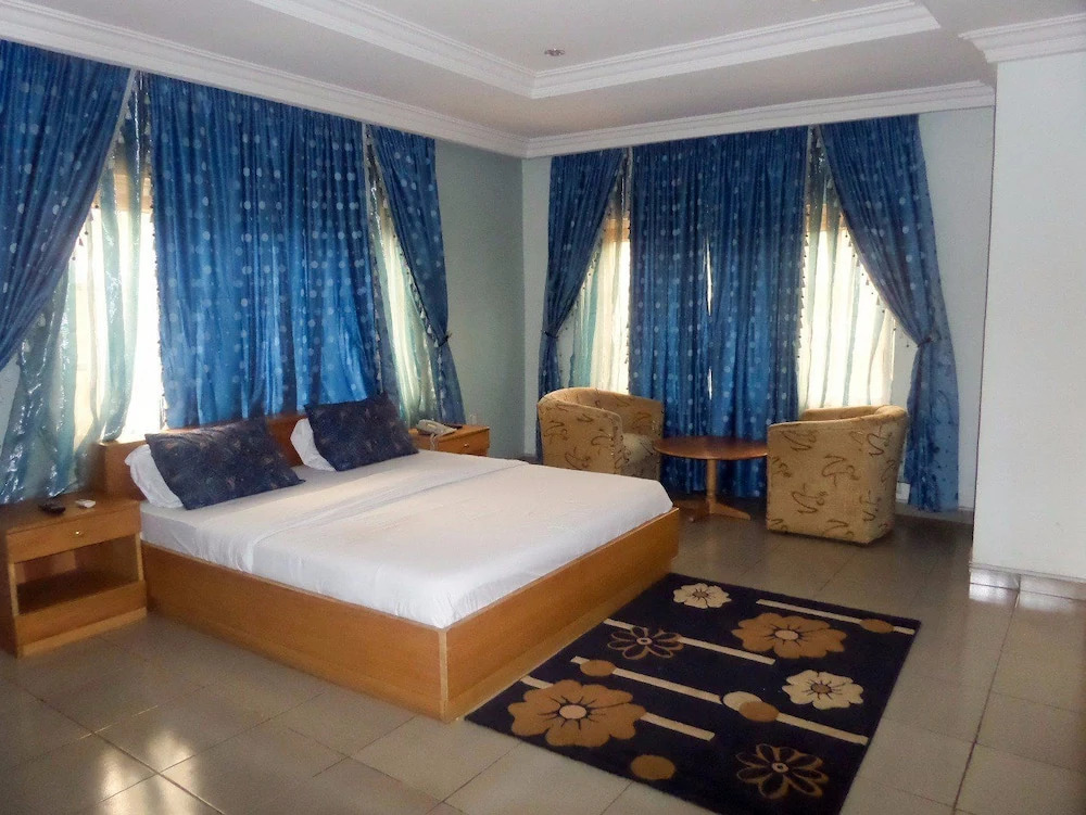 White House Apartment & Suites