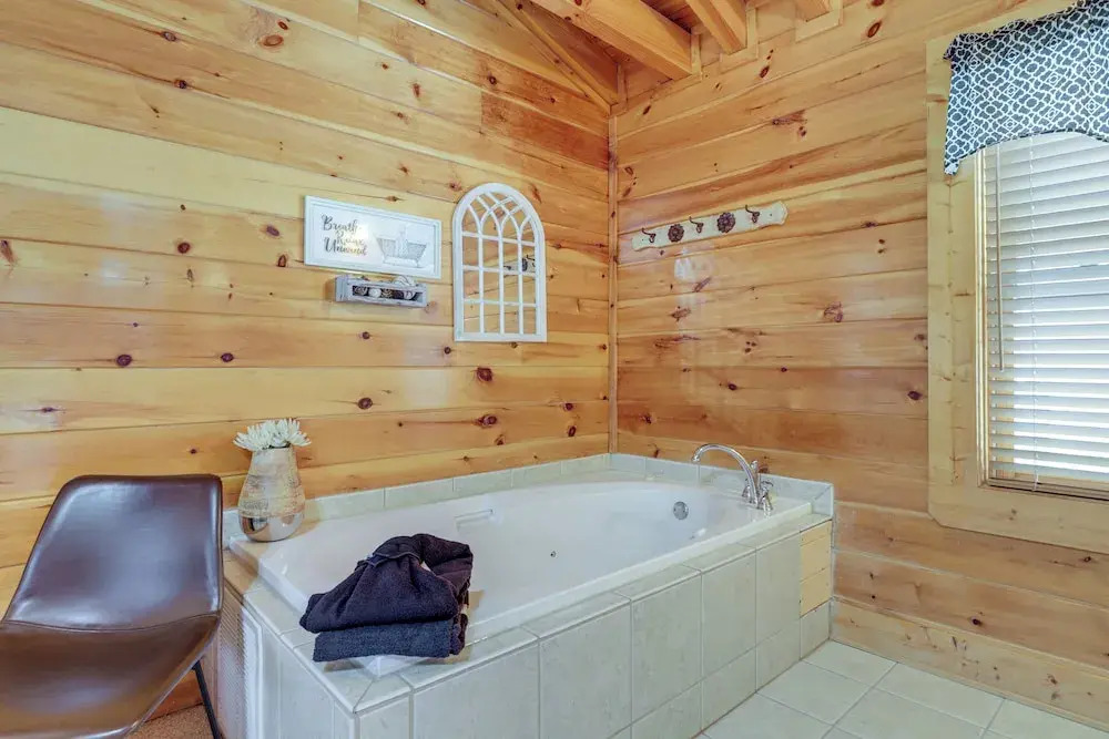 Family Haven w/ Hot Tub! 5 Mi to Dtwn Pigeon Forge