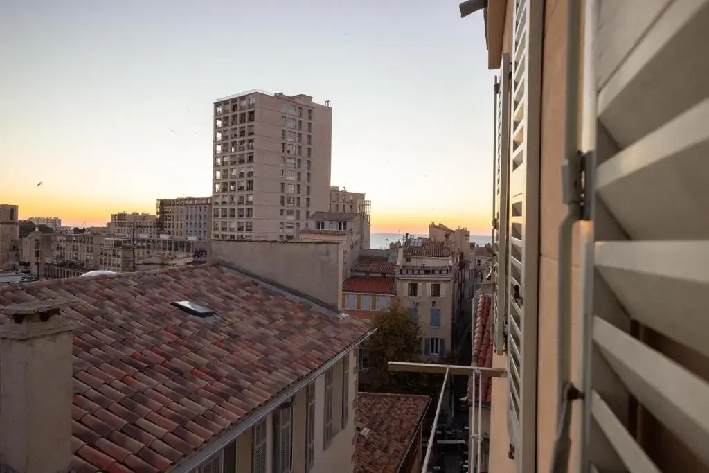 T2 Panier Vieux-Port Vue Notre Dame De La Garde