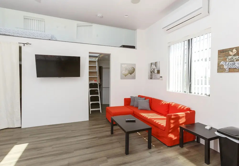 Modern Loft Rooftop Deck Venice Beach Studio Bedroom Apts by RedAwning