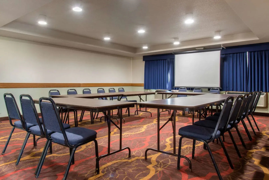 New Prague Inn & Suites, New Prauge