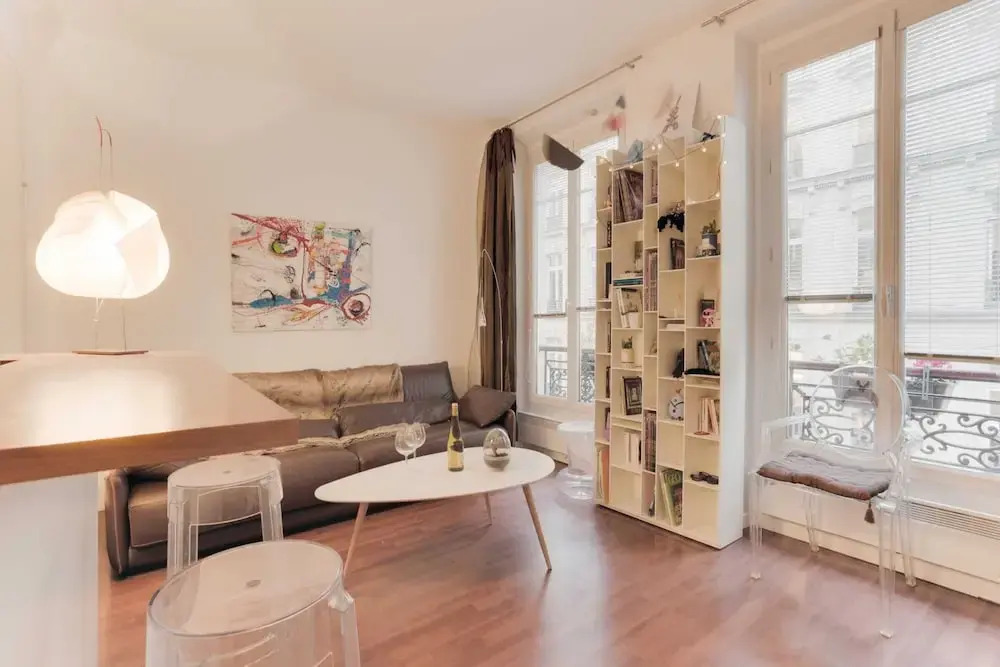Artsy Flat for 2 Near Opera