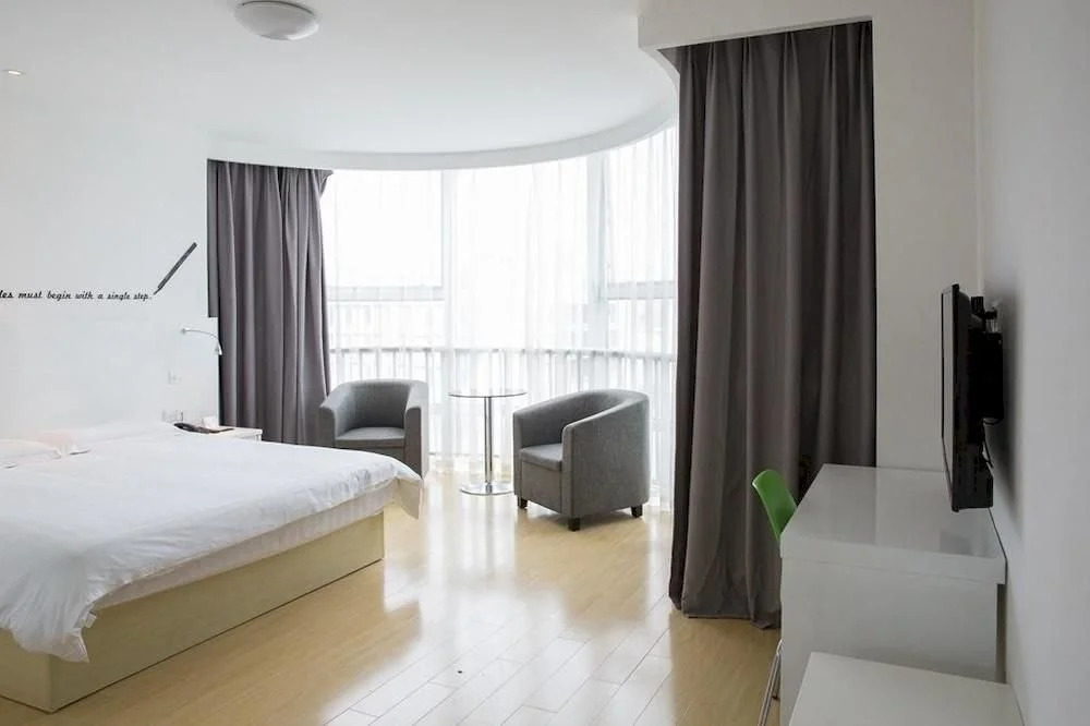 Motel 168 Shanghai Nanhui Huinan Subway Station