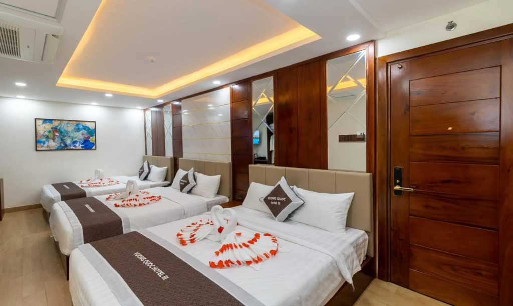 Vương Quốc 3 Hotel