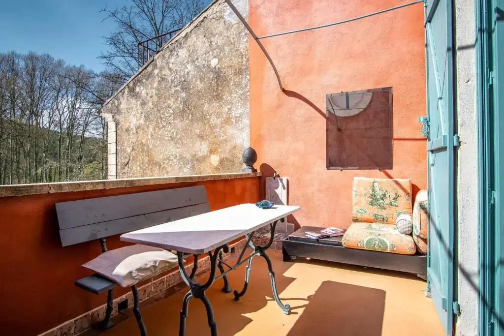 Plein Sud - Appartement de charme avec terrasse à Fontaine-de-Vaucluse