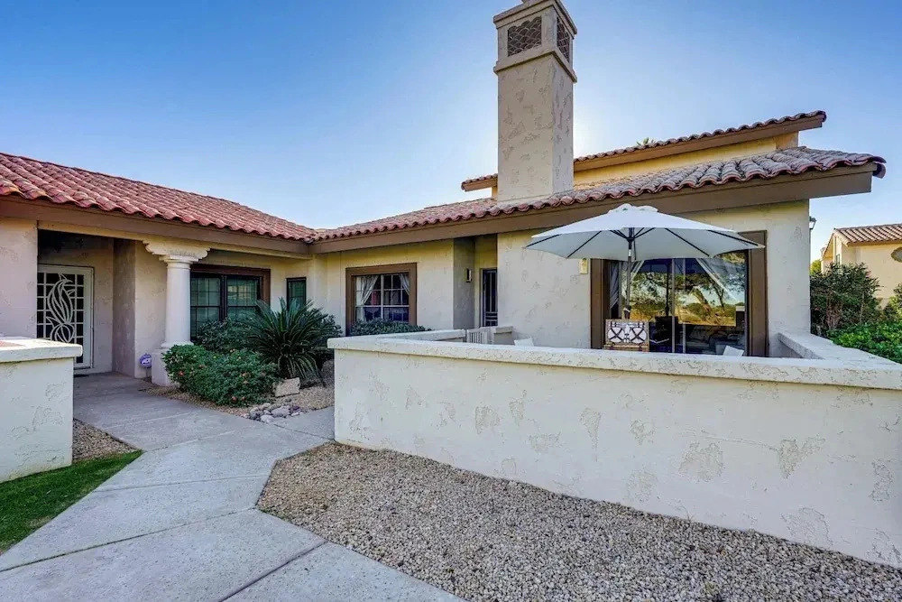 Steps to Golf & Greenbelt! Elegant Scottsdale Unit