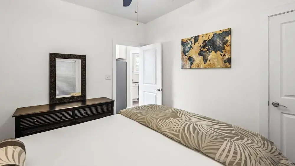 2BR Near Gulf Place w/ Pool, Grill + Free Tickets: Dolphin Cruise & More!