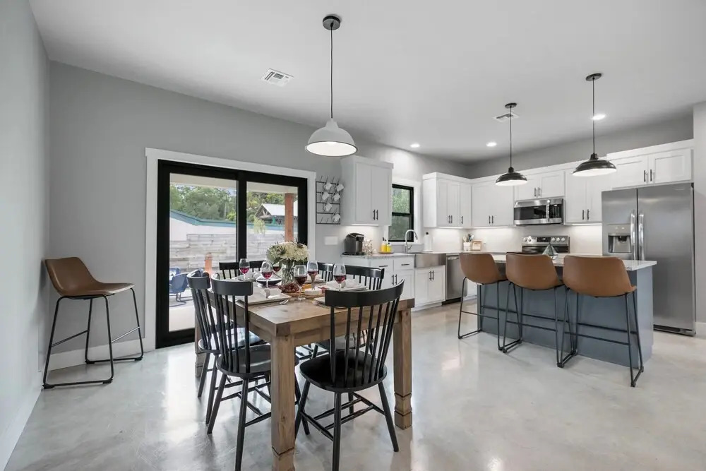 New! Luxury Home 3blck From Main St W/firepit
