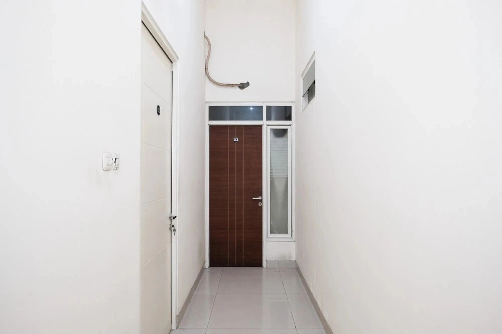 RedDoorz near UNESA Citraland Surabaya
