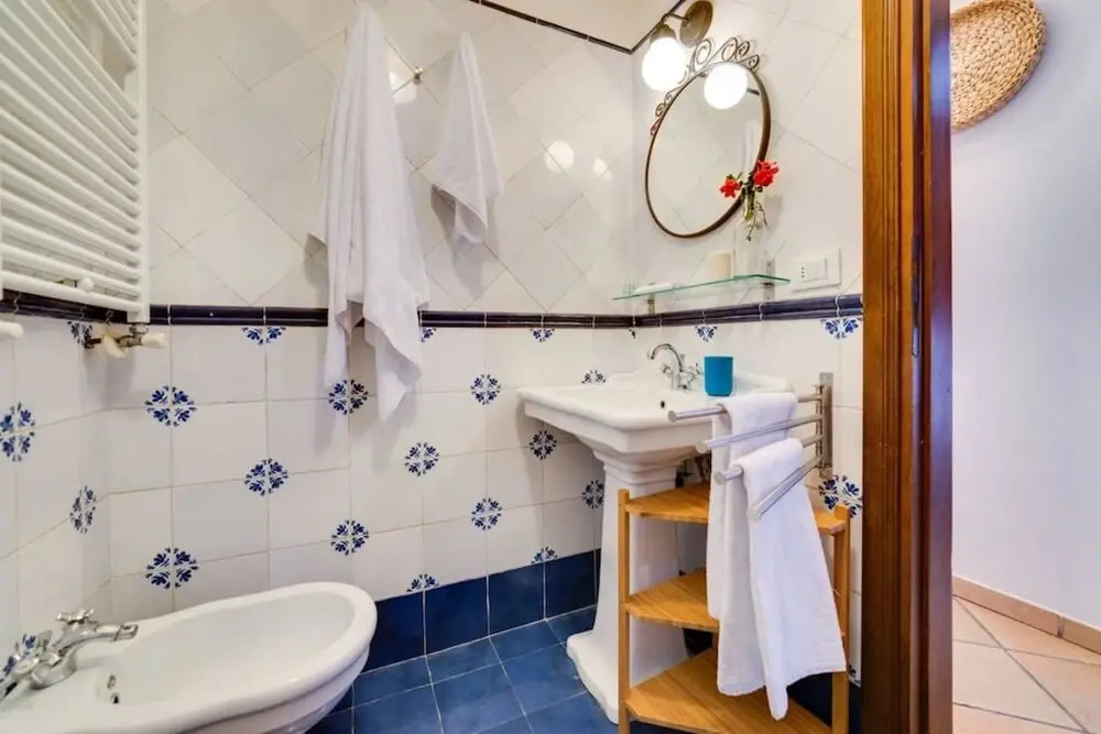 Modern & Charming 3 bed Flat in Central Location
