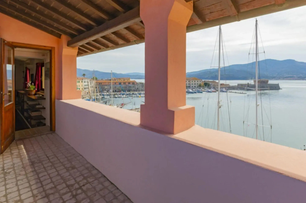 Historic house sleeping 8 with triple services in the center of Portoferraio with large terrace over-LA TERRAZZA DI NAPOLEONE