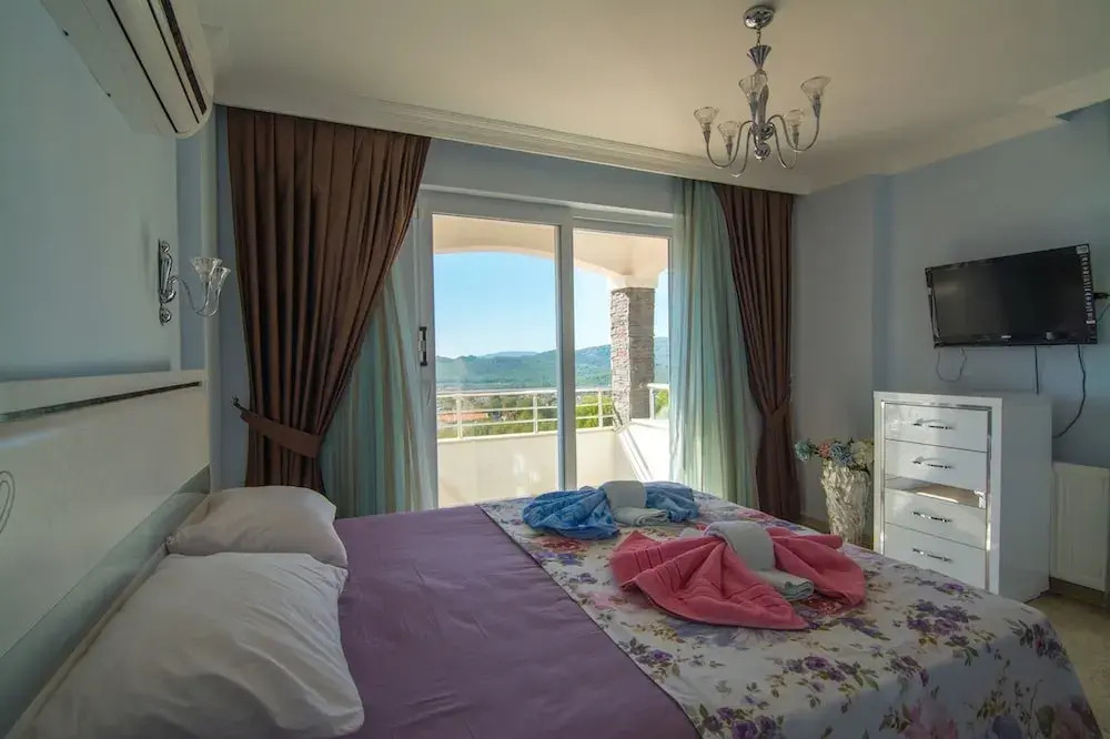 Arnna Villa 1 by Villa Buketi