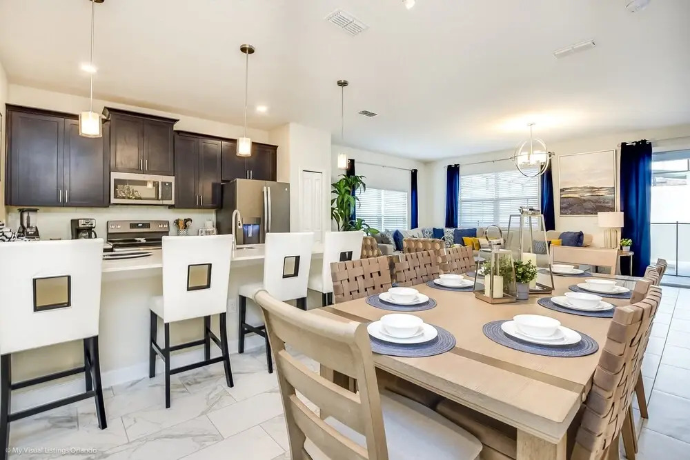 5 Bedroom 4 Bathroom Storey Lake