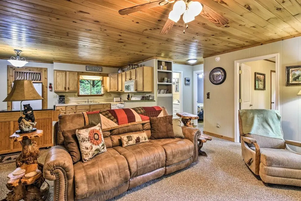 Robbinsville Cabin w/ Deck: 3 Mi to Fontana Lake!