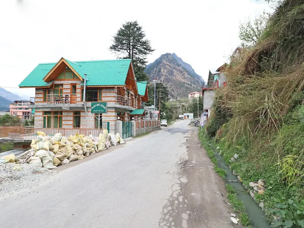 OYO 13715 Home Exotic River View Naggar Road