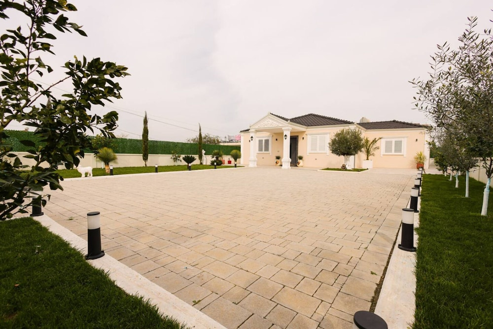 Villa Royale in Durr s
