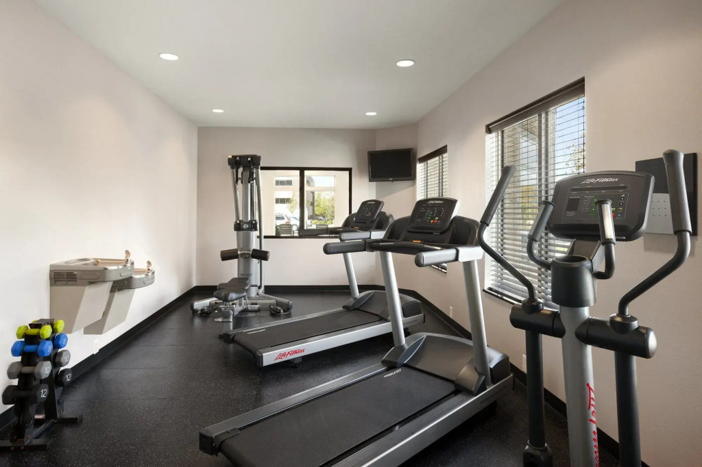 Country Inn & Suites by Radisson, Coralville, IA