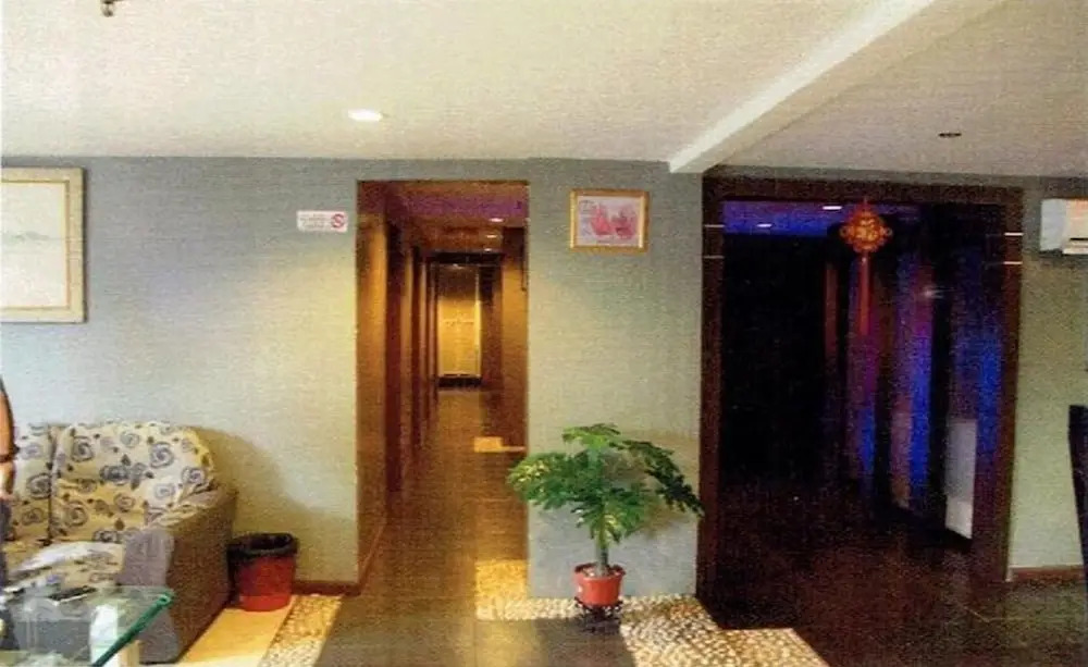 Golden Palms Hotel