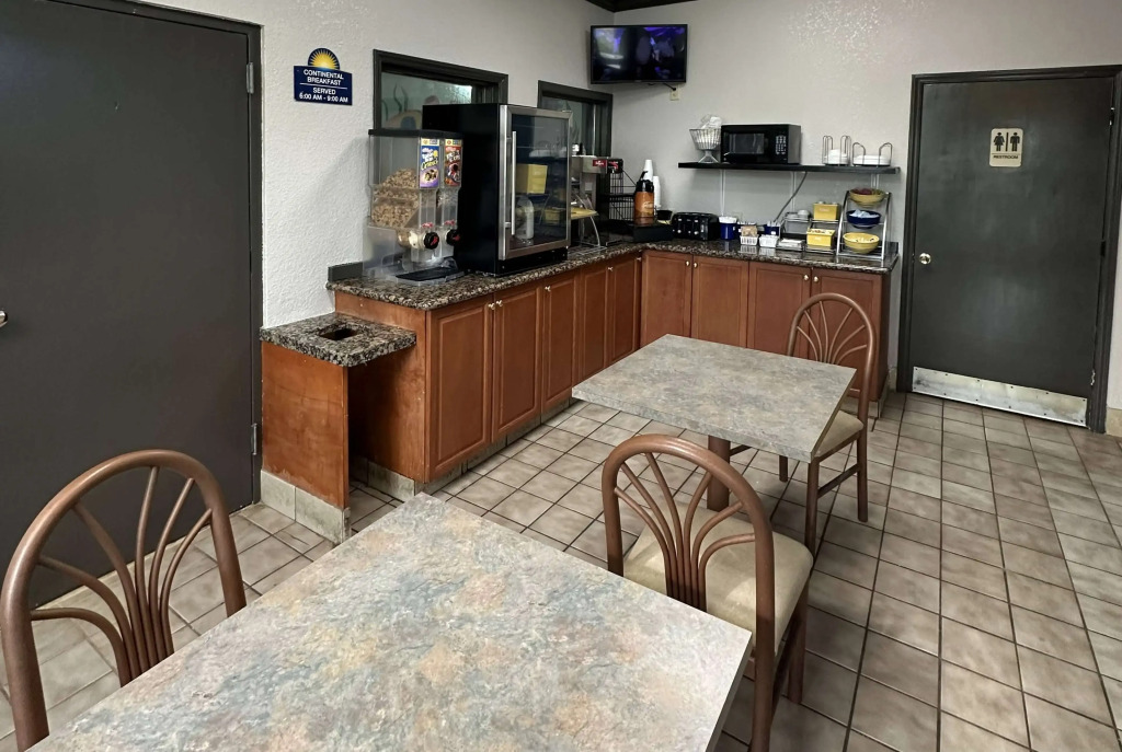 Days Inn by Wyndham Charlotte Northlake
