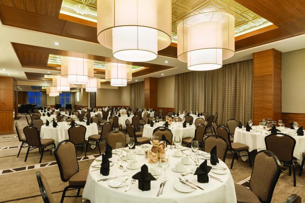 Radisson Hotel & Conference Centre Calgary Airport