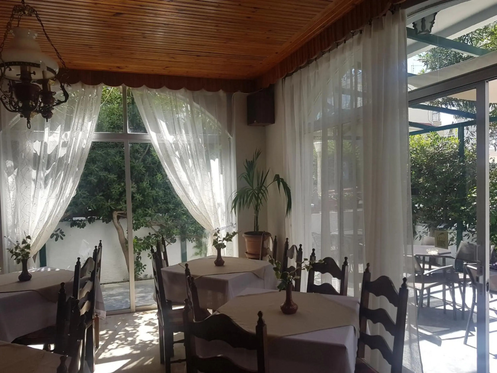 Karis Hotel