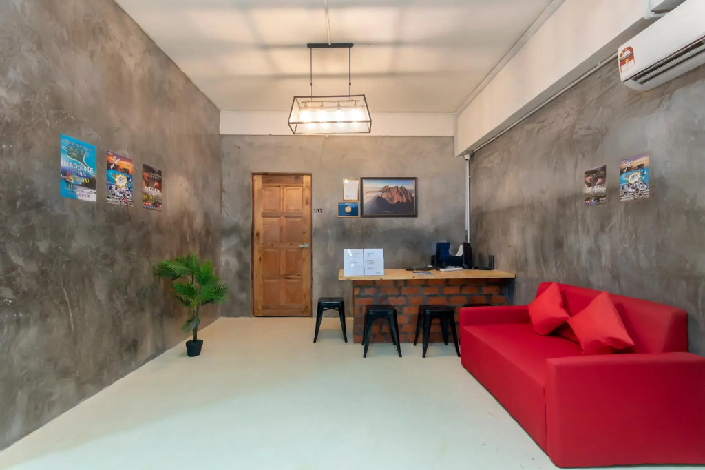 OYO 43993 Madsuite