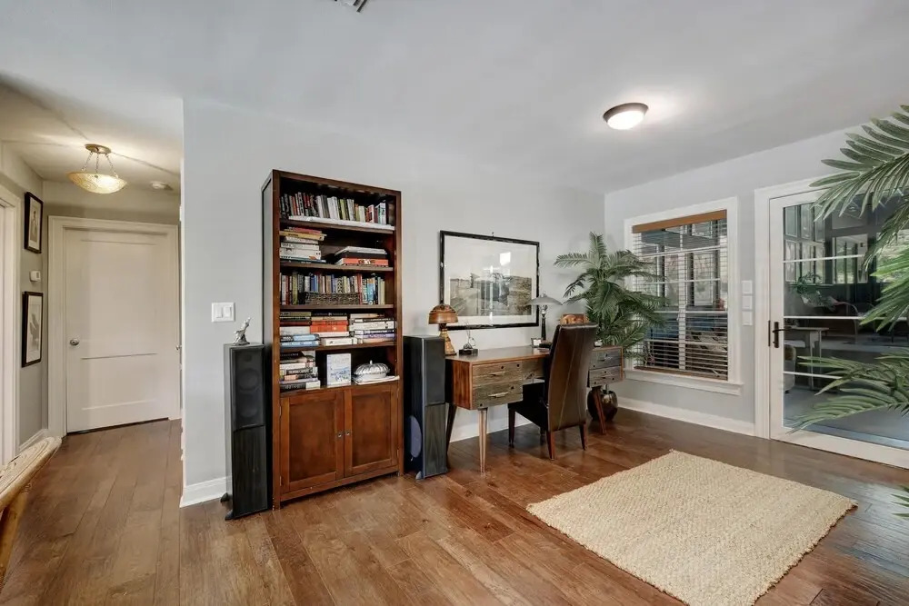 1606 Kenwood Ave Bungalow Bungalow