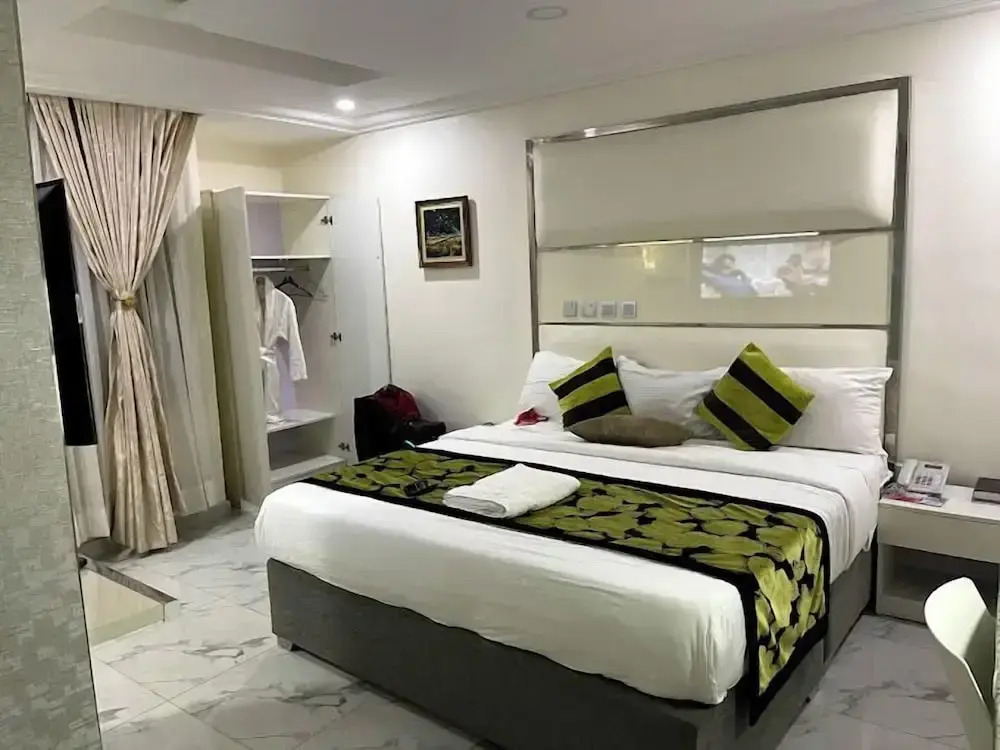 Lushville Hotels and Suites