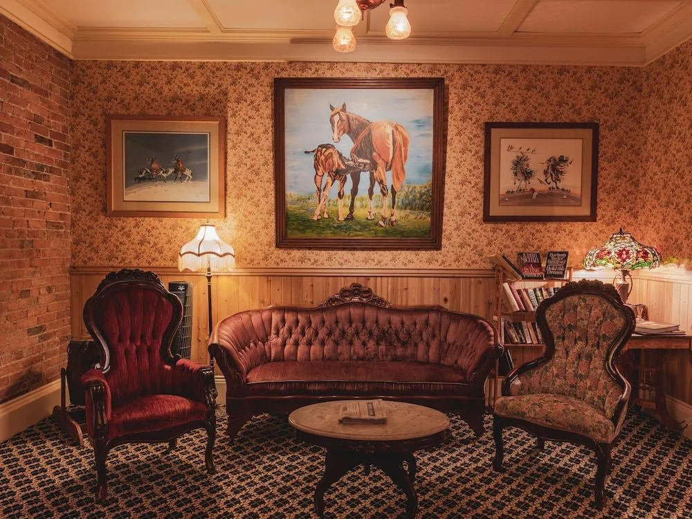 St. Elmo Hotel