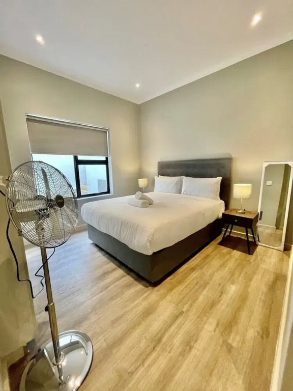 Easy Stay- The Monroe
